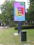 901913 Afbeelding van een digitaal reclamebord aan de Beneluxlaan te Utrecht, met o.a. de mededeling 'Utrecht 900 jaar. ...